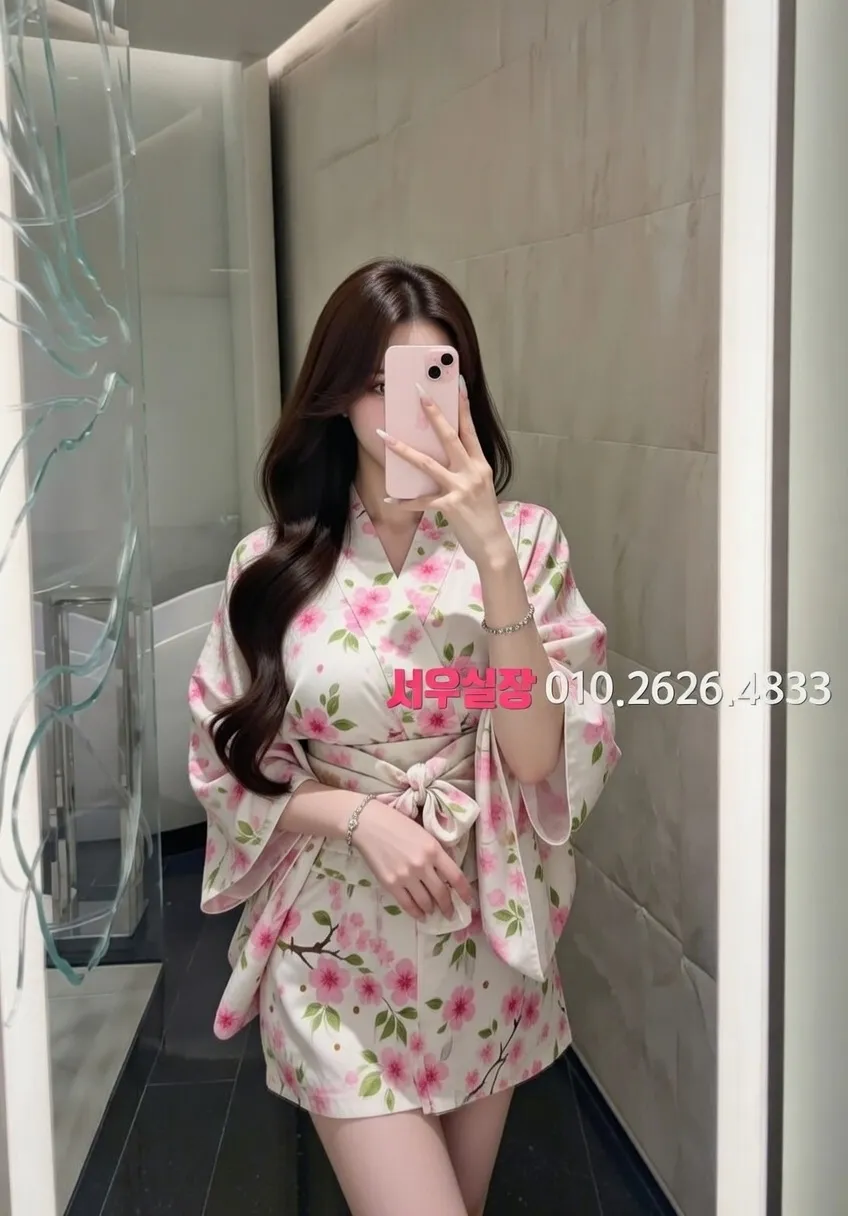 광장코아 미러룸 프리미엄 라인업 8번 프로필